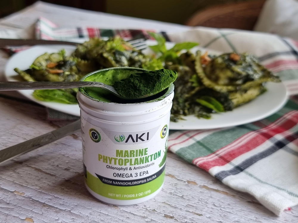 AKI Organic Marine Phytoplankton Powder spray-drying process panel showing sun-dried production