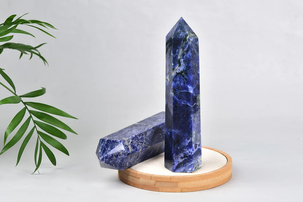 AMOYSTONE hexagonal base wand concentrates energy for reflection.