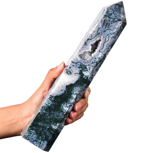 AMOYSTONE moss agate obelisk wand close-up shows natural banding for meditation ambiance.