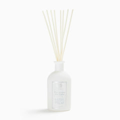 Antica Farmacista Windswept Palms diffuser releasing lush green Tahitian floral scent for spaces.