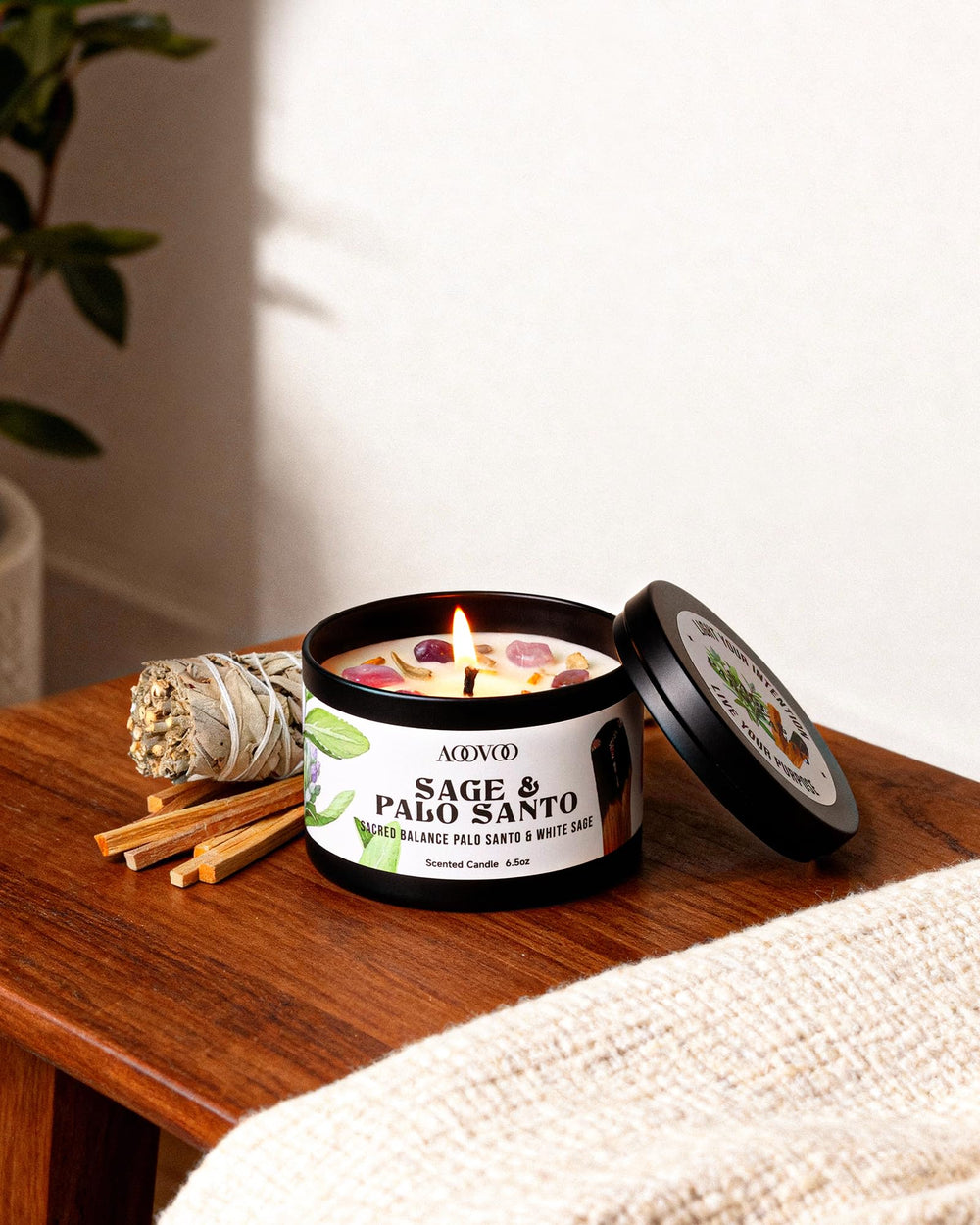 AOOVOO 6.5oz candle close-up reveals natural soy wax and essential oils