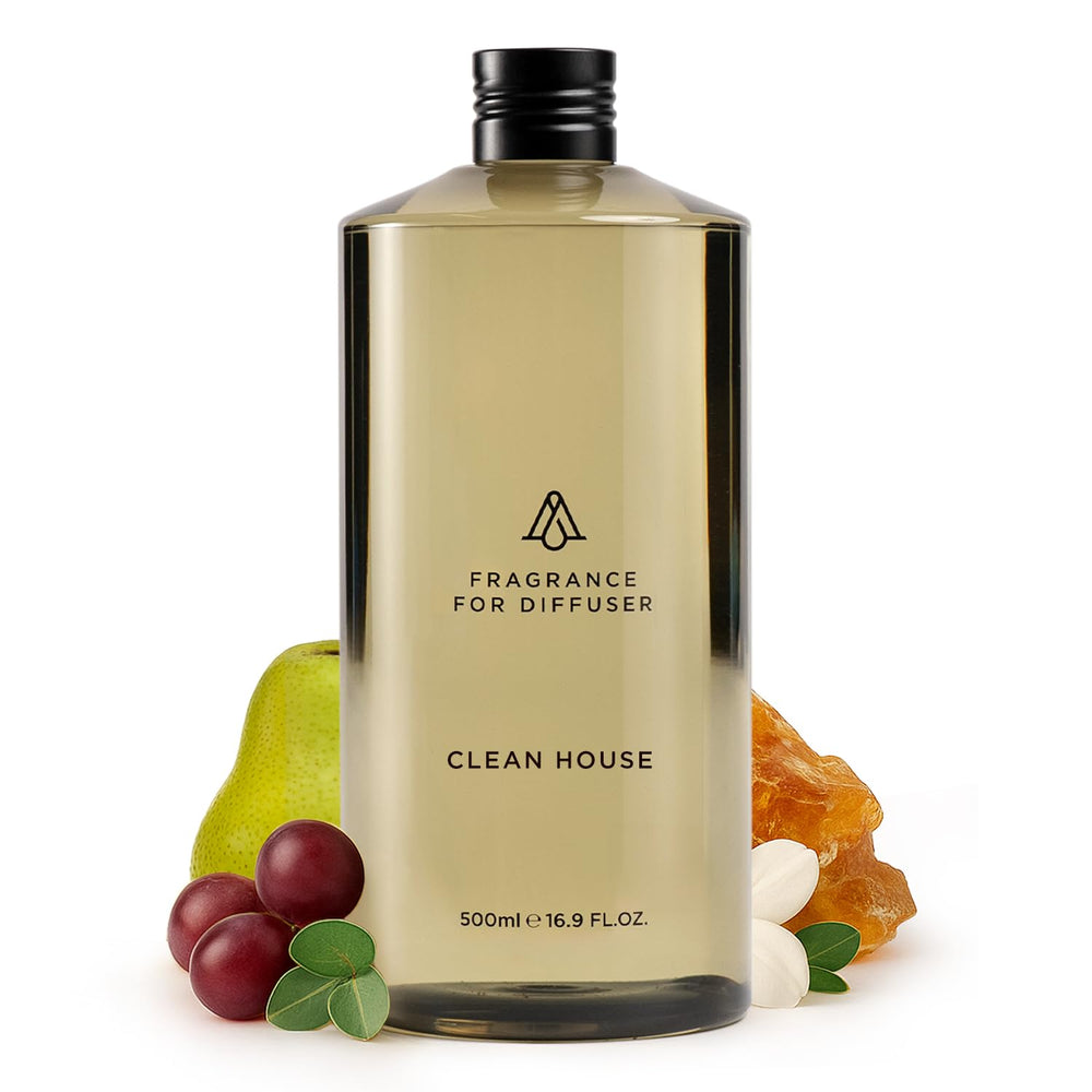 AROMAPLAN Clean House bottle pour showcases premium diffuser oil for lasting freshness.