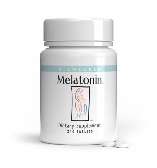 Bezwecken Melatonin bottle close-up showing compact vegetarian tablets for rest.