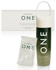 BIOGENA ONE apple-kiwi sachet poured into water for a refreshing energy boost