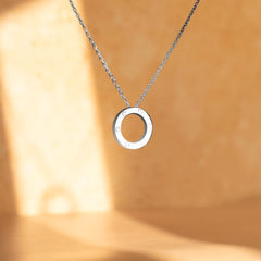 CALMI water-resistant stainless steel construction suited for everyday activities and travel.