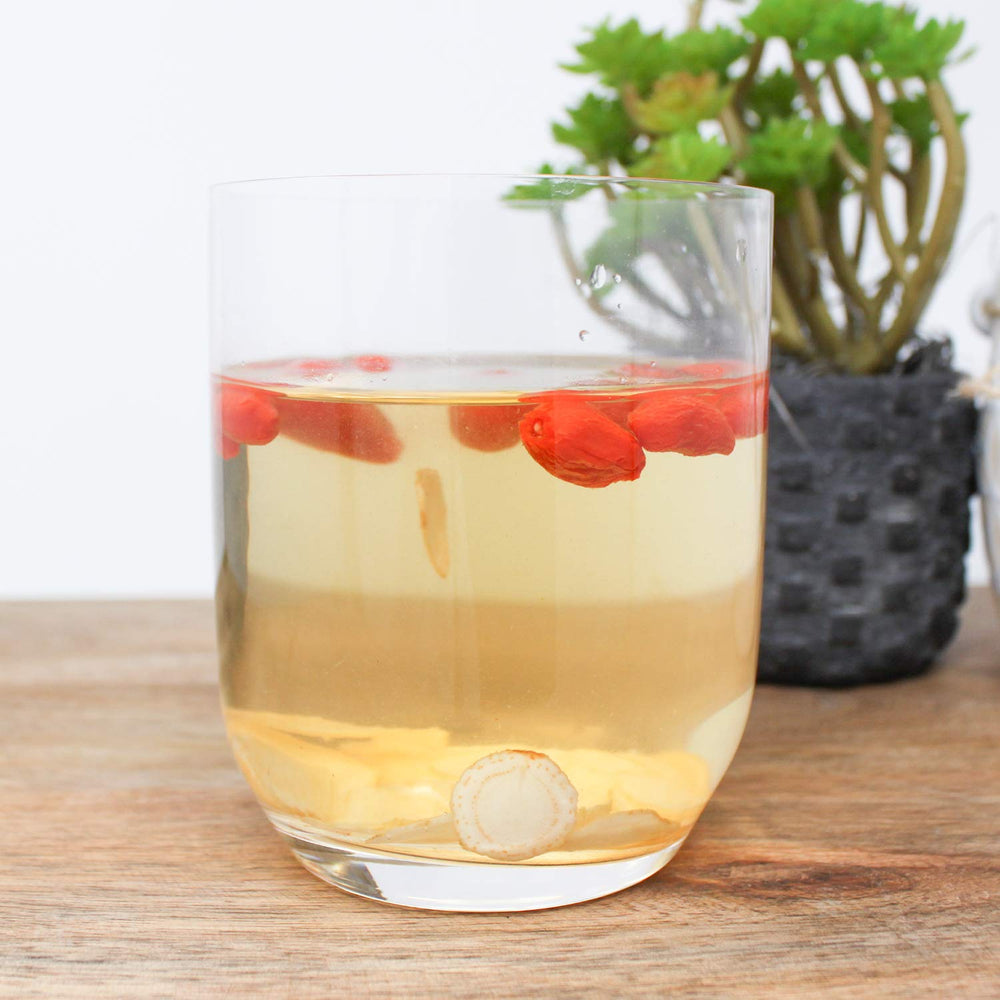 Ginseng slices added to coffee for a gentle, natural lift.