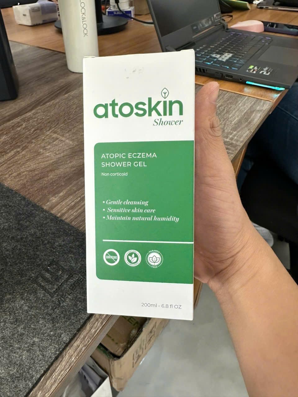 dratoskin Atoskin serum texture closeup for soothing daily care
