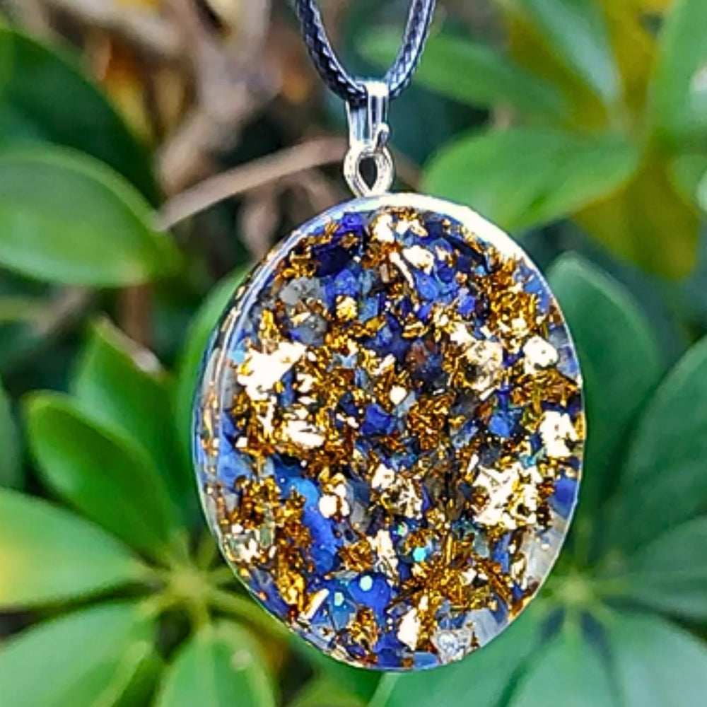 DREMINOVA 3.6 cm pendant detail highlighting balanced energy aesthetics.