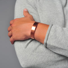 Earth Therapy sport-inspired bracelet with unisex appeal.
