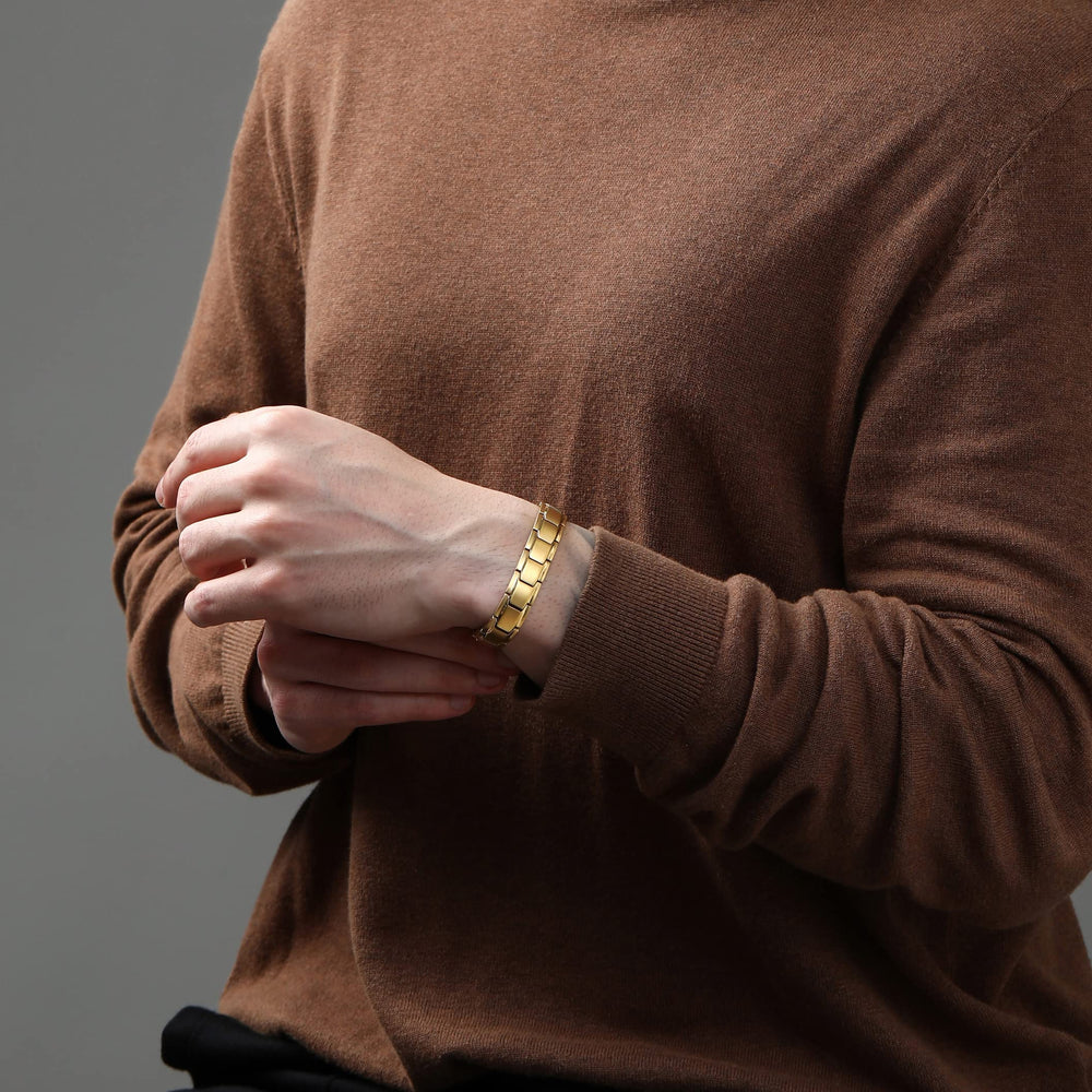 Emmori Ultra Strength Magnetic Bracelet clasp close-up showing secure closure for reliable wear.