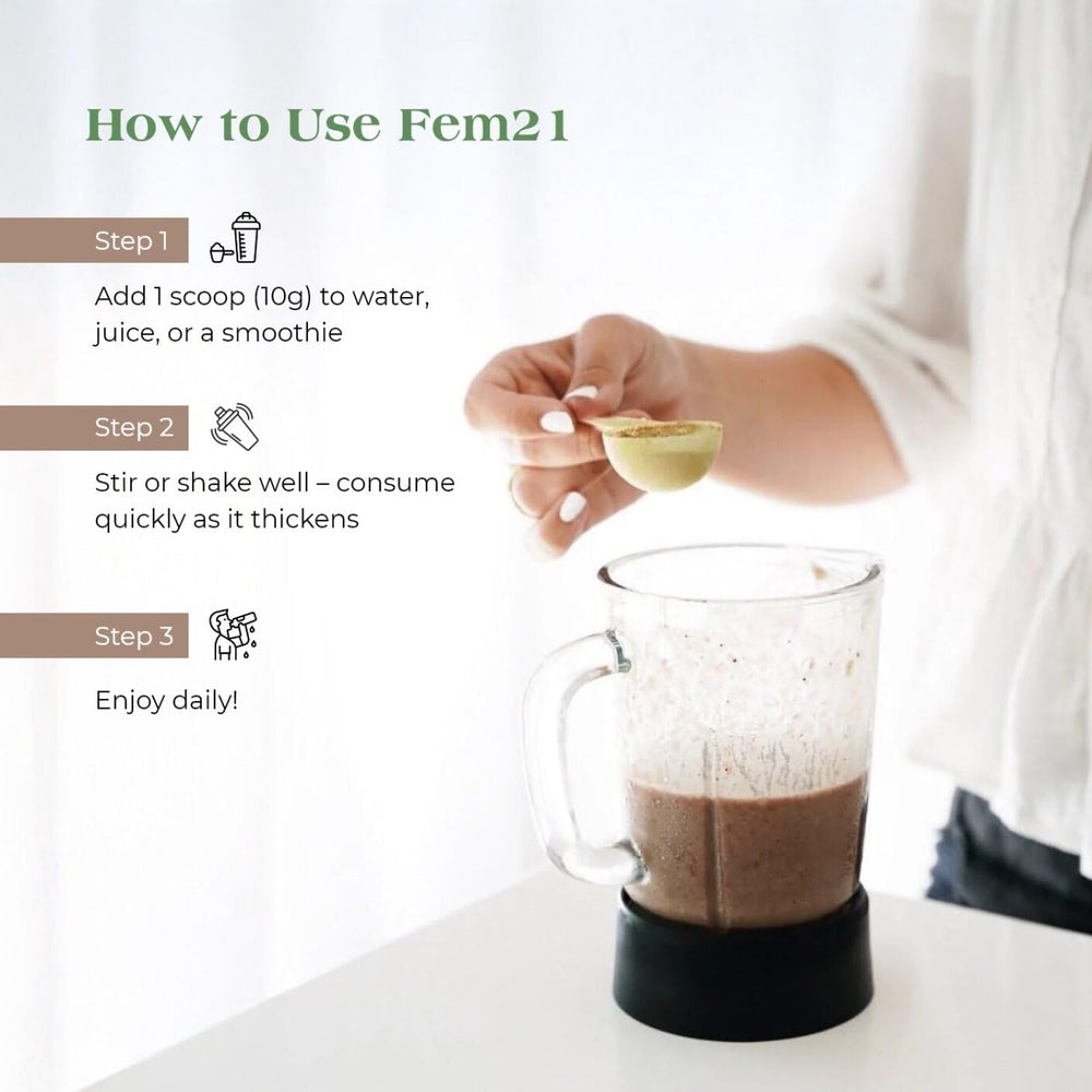 Antioxidant-rich berries and botanicals visible in blend.