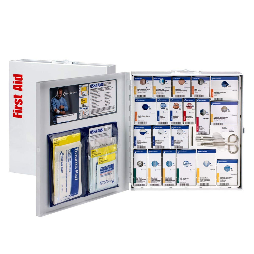 First Aid Only 746005 carrying handle enables easy transport during emergencies.
