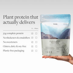 Form Pureblend Protein scoop measuring 32g for consistent dosing