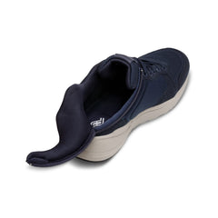 Friendly Shoes Excursion Deep Sea memory foam footbed cushions heel and arch.