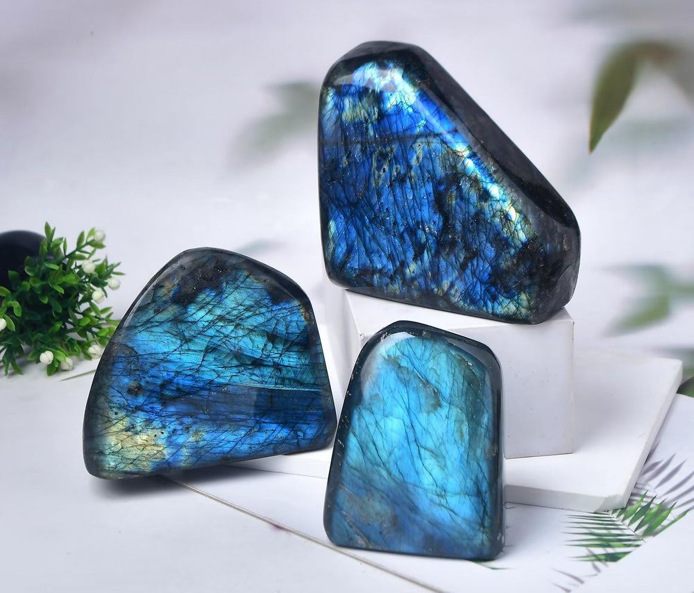 FZBHRO hand carved Labradorite obelisk textural detail