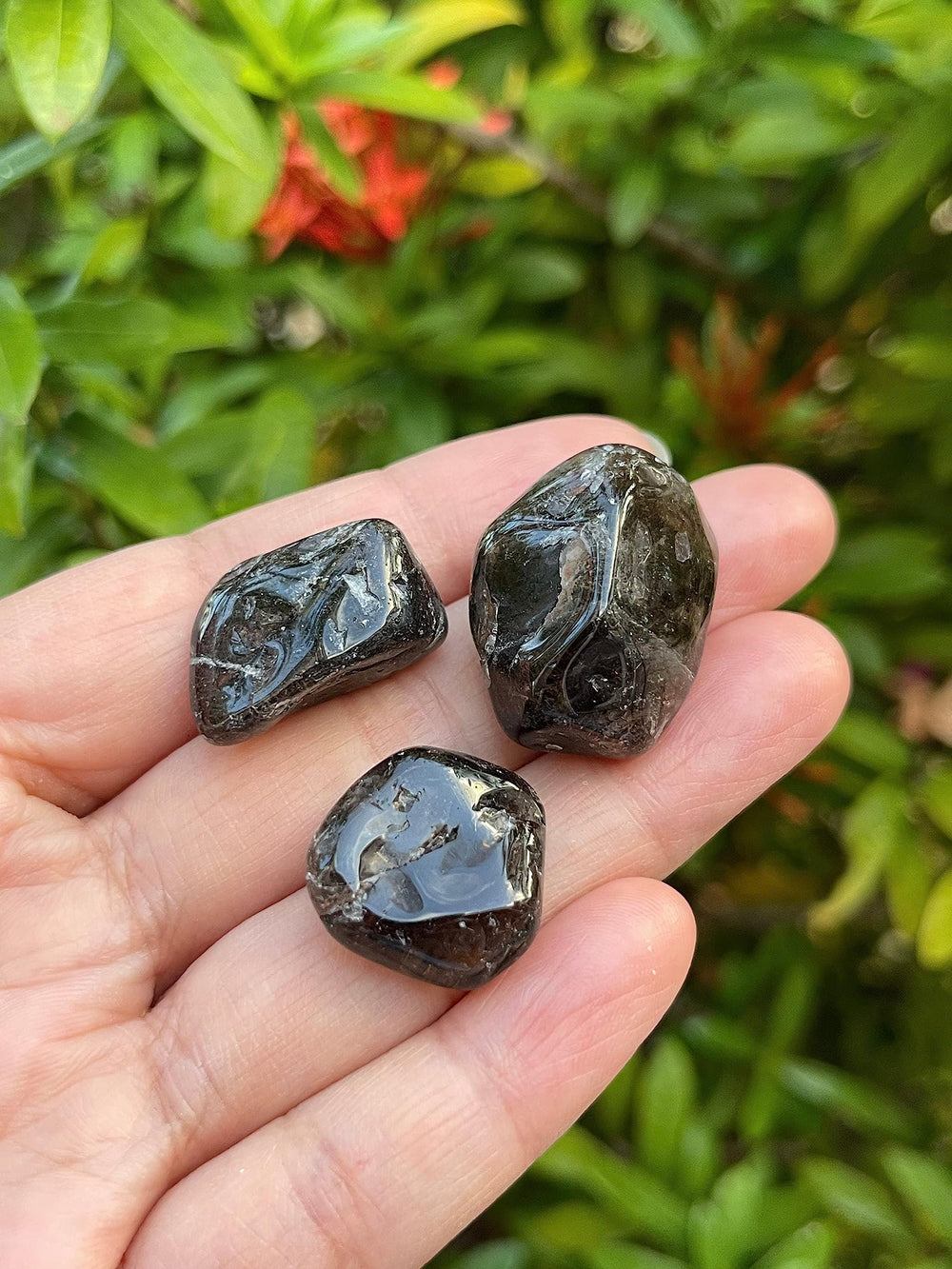 GAF Treasures smoky quartz size guide showing 0.65 to 1 inch.
