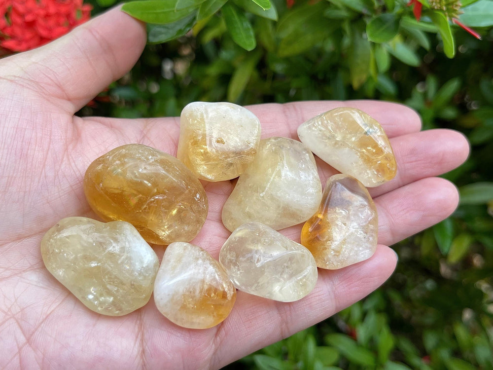 GAF TREASURES Natural color and pattern variation in citrine tumbled stones.