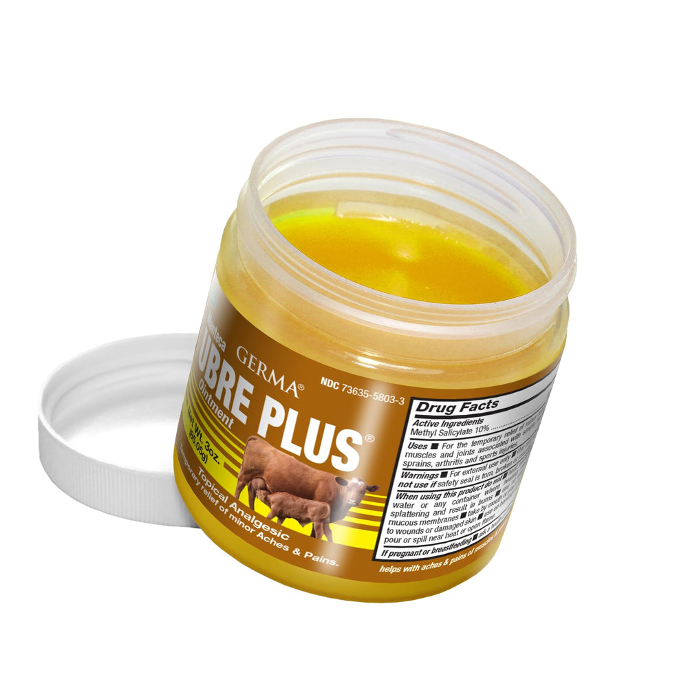 Germa Manteca Ubre Plus hand applying ointment on skin