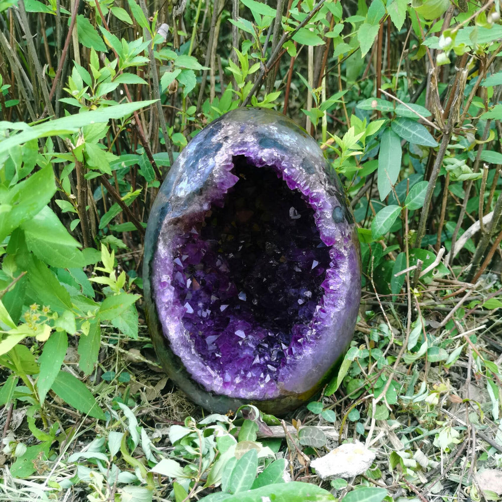 HIBCIGA Gift-ready amethyst geode for crystal lovers