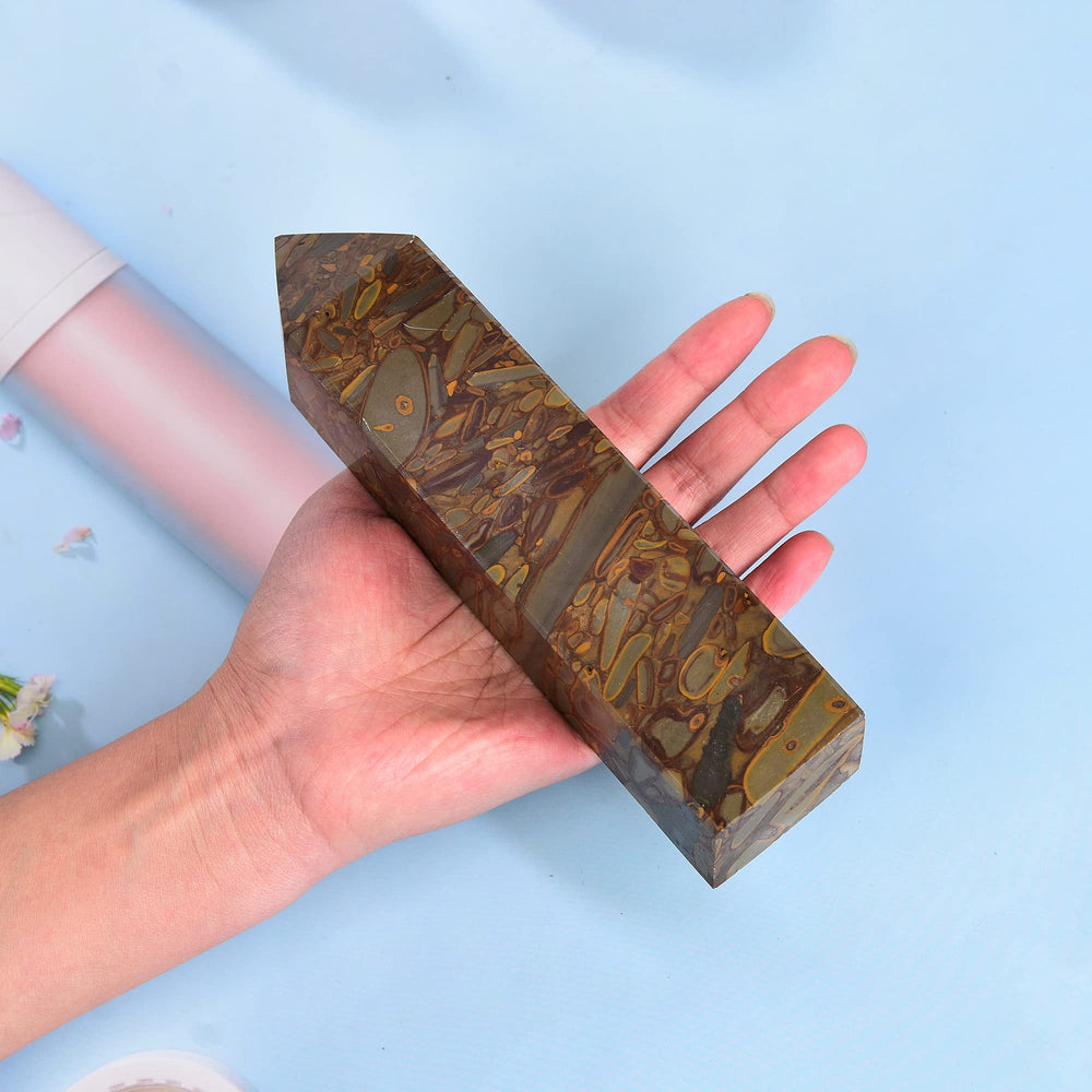 JIC Gem quartz point wand highlights radiant clarity for meditation.
