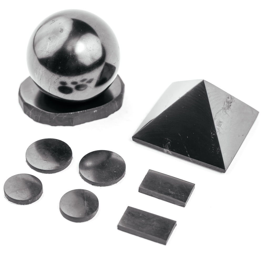 KARELIANMASTERS Shungite pyramid 4cm aids focus during meditation