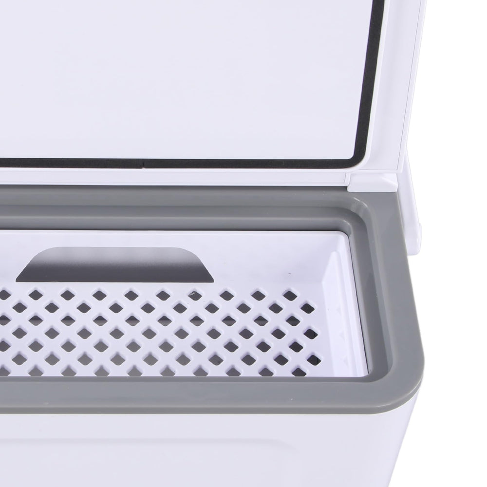Luqeeg insulin insulation box with battery backup for extended use away from outlets.