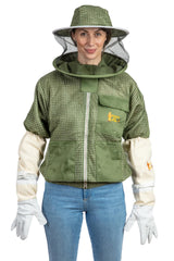 Massive Bee Store ventilated jacket with round veil for breathable protection.
