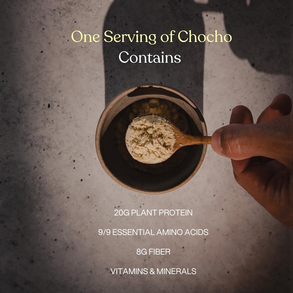 Mikuna Chocho vanilla powder with a scoop, ideal for quick smoothies.