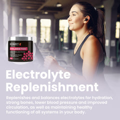Miss Lizzy HaloDetox dissolving in liquid to support daily electrolyte balance.