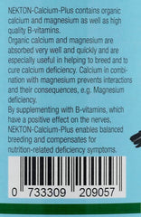 Nekton Calcium Plus pouring action—easy dosing in drinking water