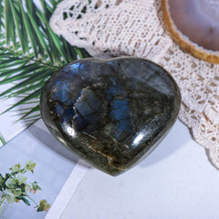 Nupuyai Labradorite heart stone decor for home and office feng shui.