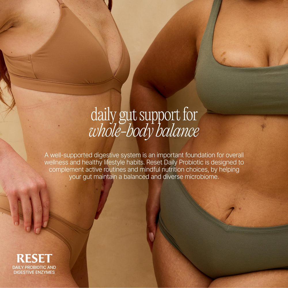 Paulina Fitness Reset Daily capsules close-up showing plant enzymes and probiotics that support gut balance.