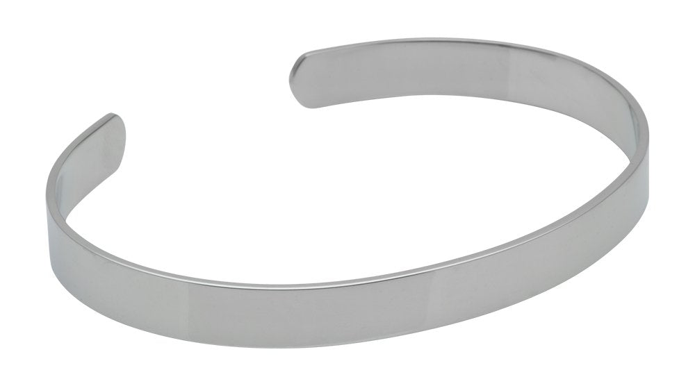 QRAY Lite Steel Golf Bracelet during activity, suggesting reliable companion for golf and workouts.