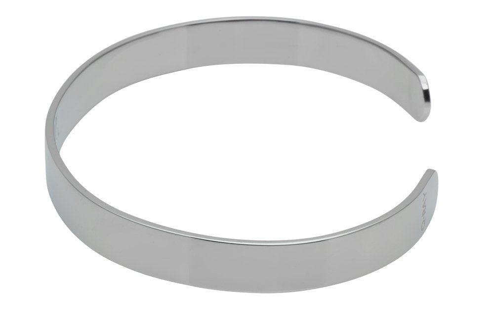QRAY Lite Steel Golf Bracelet for multi-sport use, blending wellness feel with activity.