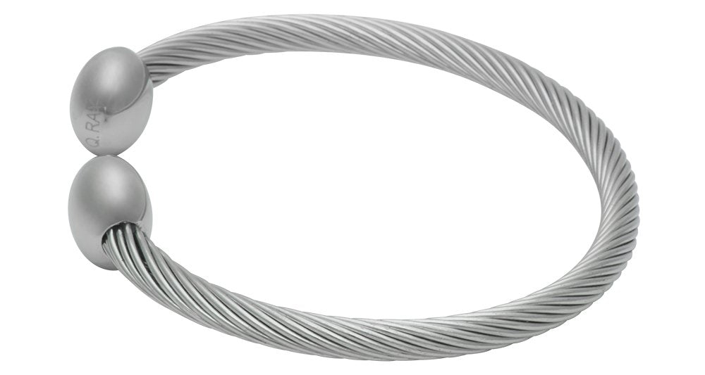 QRAY surgical steel band texture highlights durability and shine.