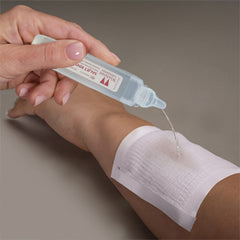 Saljet Wound Rinse twist-off top provides a controlled, steady stream.