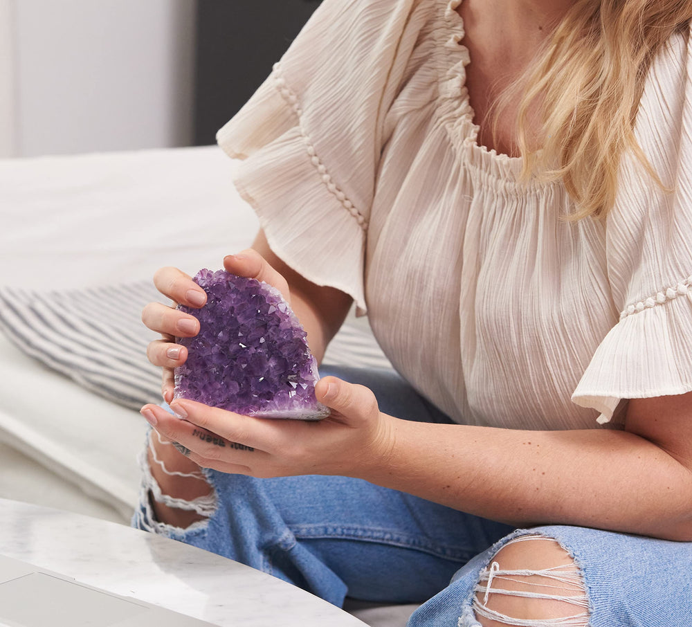 SAMSARI amethyst geode travel-ready packaging, secure for on-the-go calm.