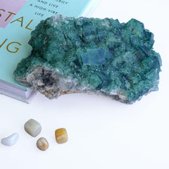 SISAMN natural mineral specimen for energy balance and decor