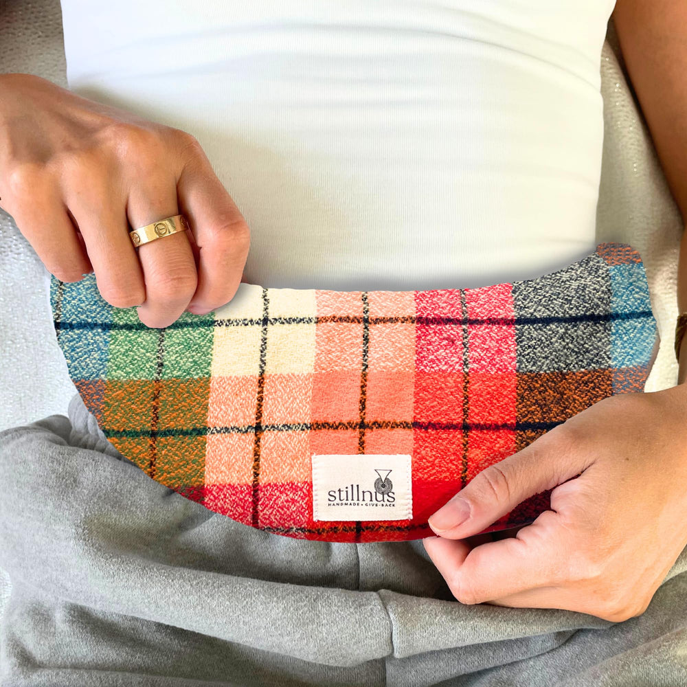 Lavender and flaxseed fill in the Stillnus Moon Comfort Pillow for soothing warmth.
