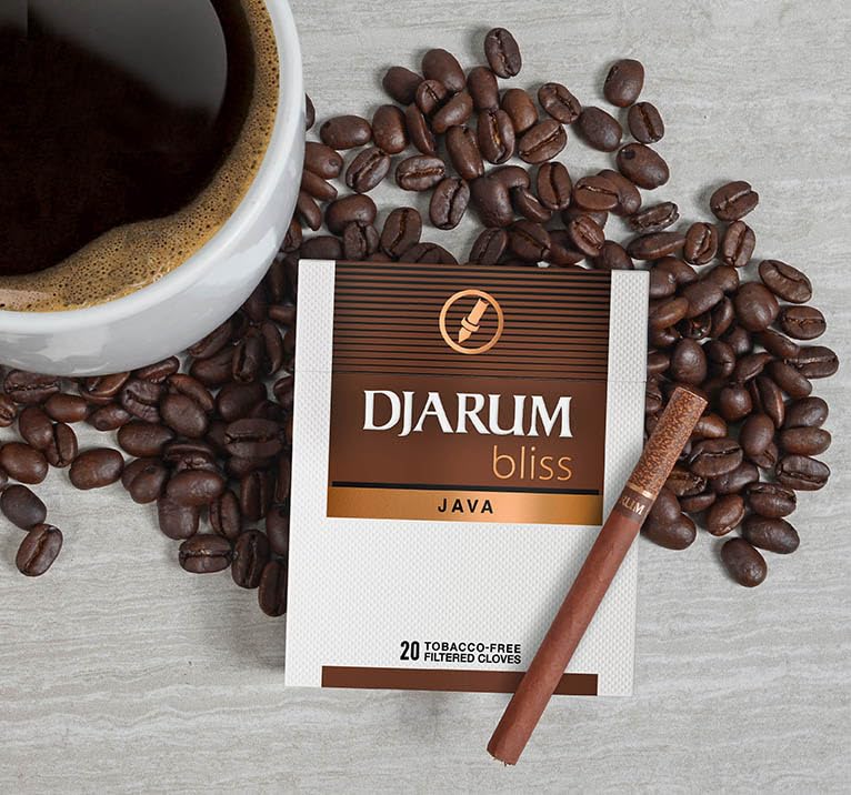 The Frugal Smoker Djarum Bliss Java Clove box-detail spotlights flavor notes and packaging.