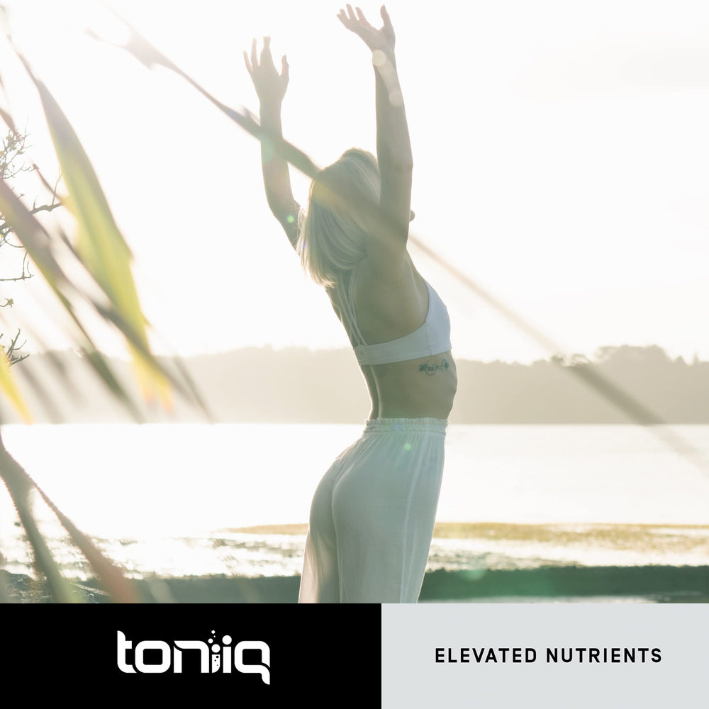 Toniiq Fisetin 500mg bottle on desk conveys at-home daily use.