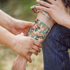 Treela water-resistant wrap bandage keeps the covered area clean.