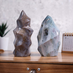Tumbeelluwa Ocean Jasper flame-tower closeup shows natural color patterns.