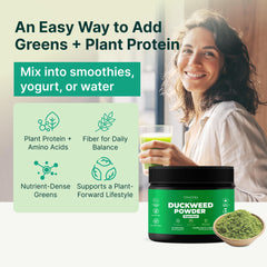 VINATURA Duckweed Powder in a glass of water demonstrating easy mixing.