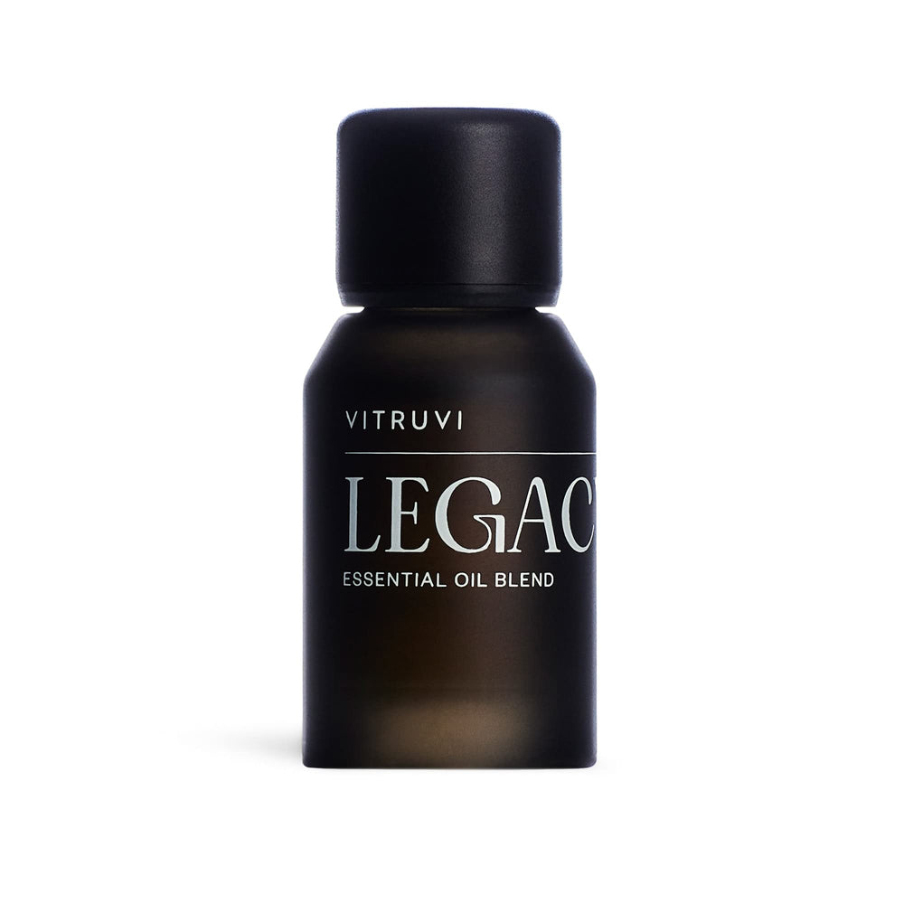 Vitruvi Legacy Woodsy Blend bottle highlights rose, bergamot, and cedarwood notes for calming diffusion.