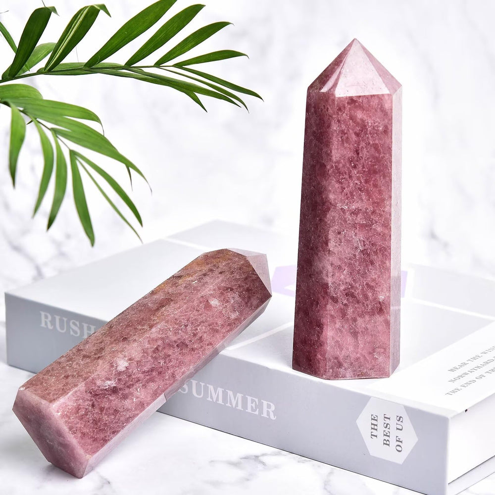 VIZYTOU strawberry tower crystal as stylish home or office decoration.