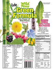Scooping Green Formula Sweetend into a smoothie for a nutrient-rich start.