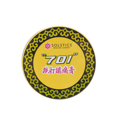 Applied on shoulder, 701 Dieda Zhentong Yaogao Medicated Plaster suggests support during daily activities.