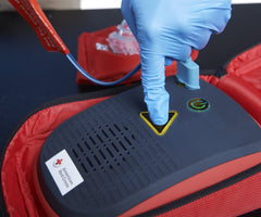 Pads and batteries highlighted for ready-to-use training scenarios.