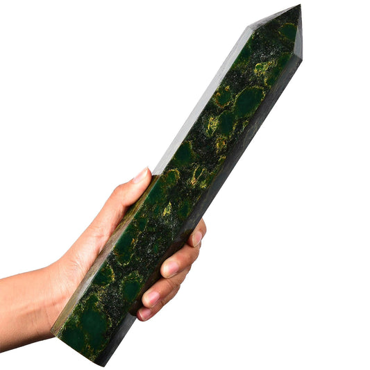 AMOYSTONE emerald green quartz obelisk front view for energy focus during meditation